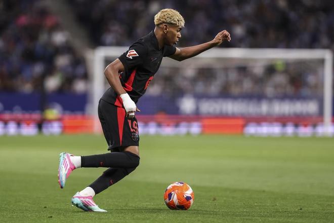 深度解析：博彩公司如何利用“虚假弹窗”打断玩家的理智思考节奏。（揭秘博彩公司如何借“假弹窗”扰乱玩家的理性决策节奏）